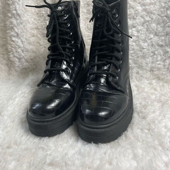 Qupid Black Croc print lace up Combat boots chunky soles side zipper EUR SZ40 - Picture 3 of 12